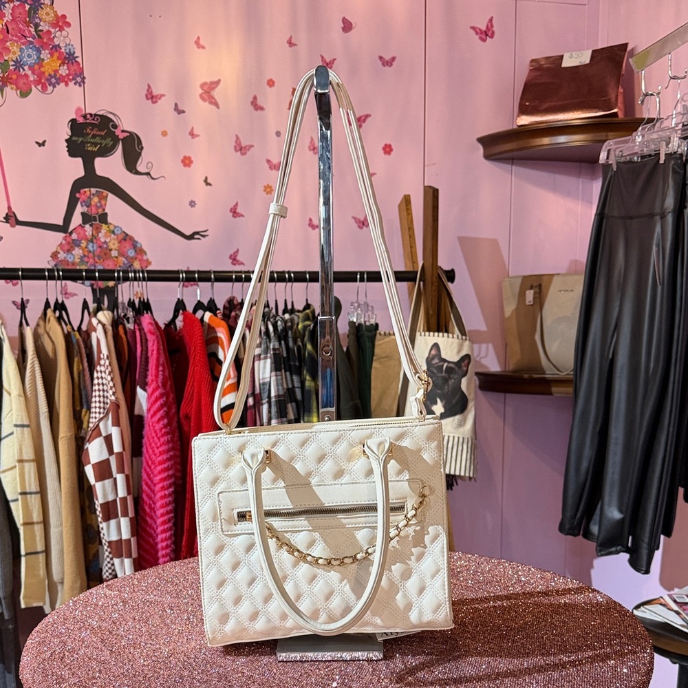 Chic Cream Quilted Shoulder Bag